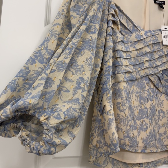 Express balloon sleeve top, new with tags - Picture 3 of 3